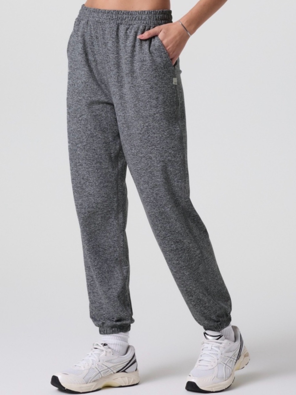 Vuori Women's Gray Cozy Jogger Sweatpants